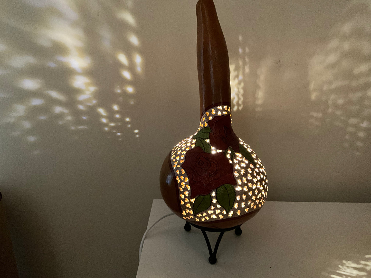 Gourd lamp, red rose
