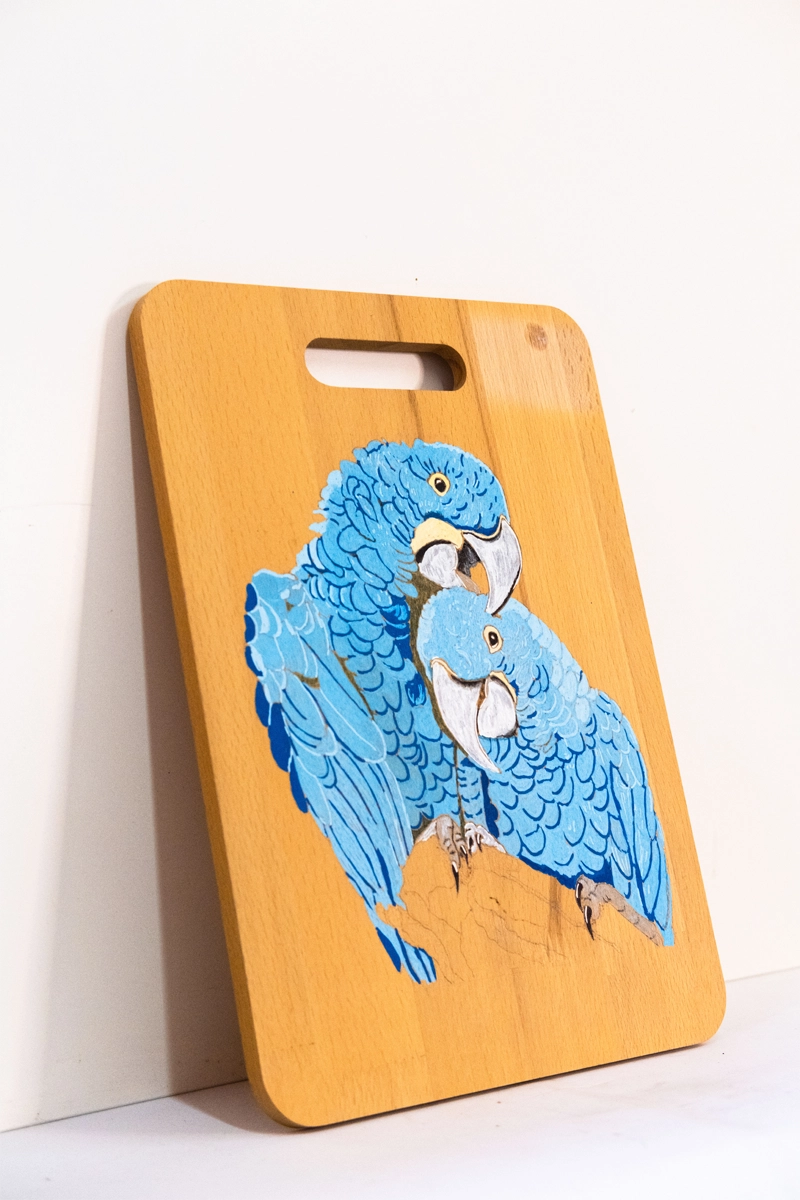 Chopping board, blue macaws