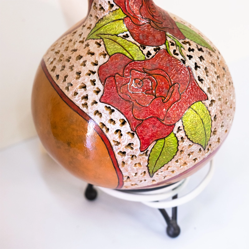 Gourd lamp, red rose