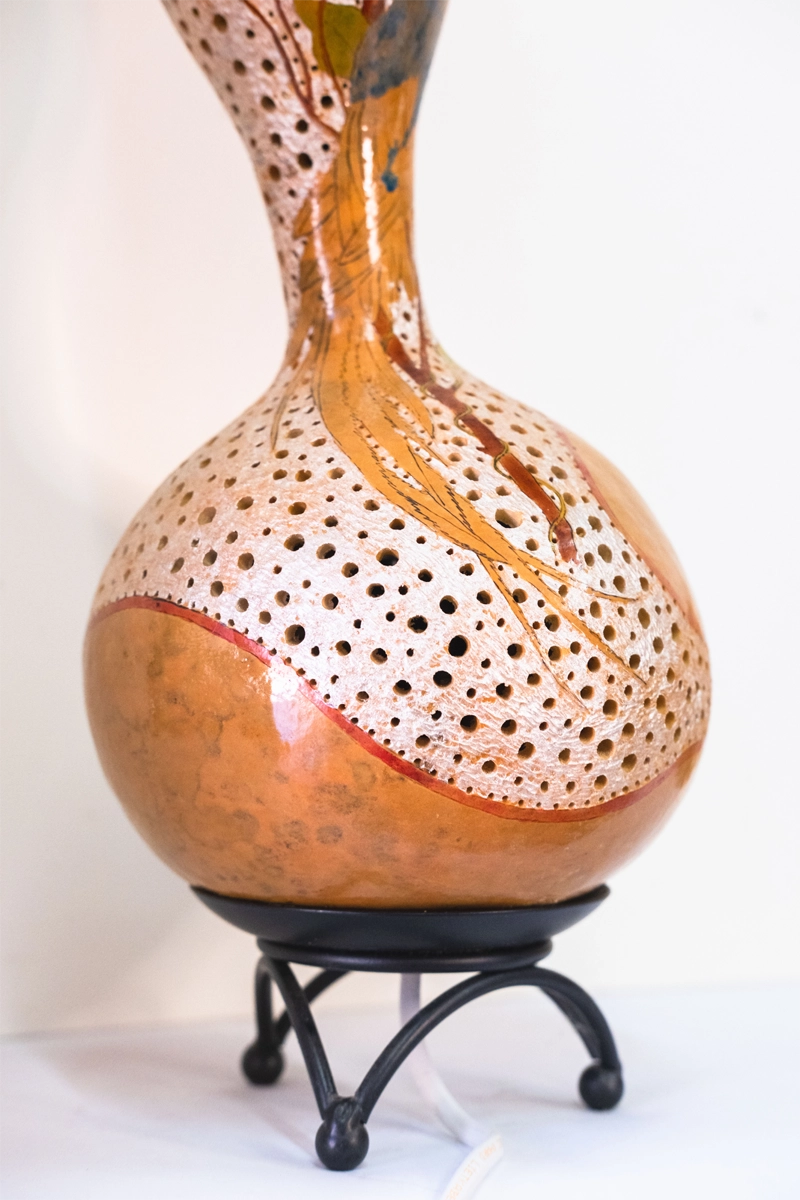 Gourd lamp, time for a snack