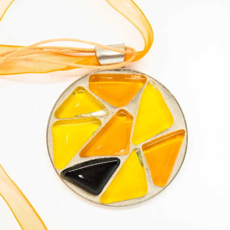 This pendant, in sunshine colours, radiates warmth&nbsp;with it's vibrant and cheerful hues.